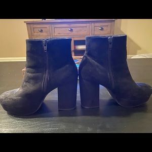 Women’s 6.5 mossimo black ankle boots